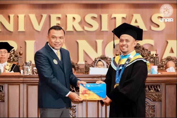 Perwakilan Wisudawan dan IKA Unair Ajak Tebar Kebermanfaatan pada Wisuda 251 Unair